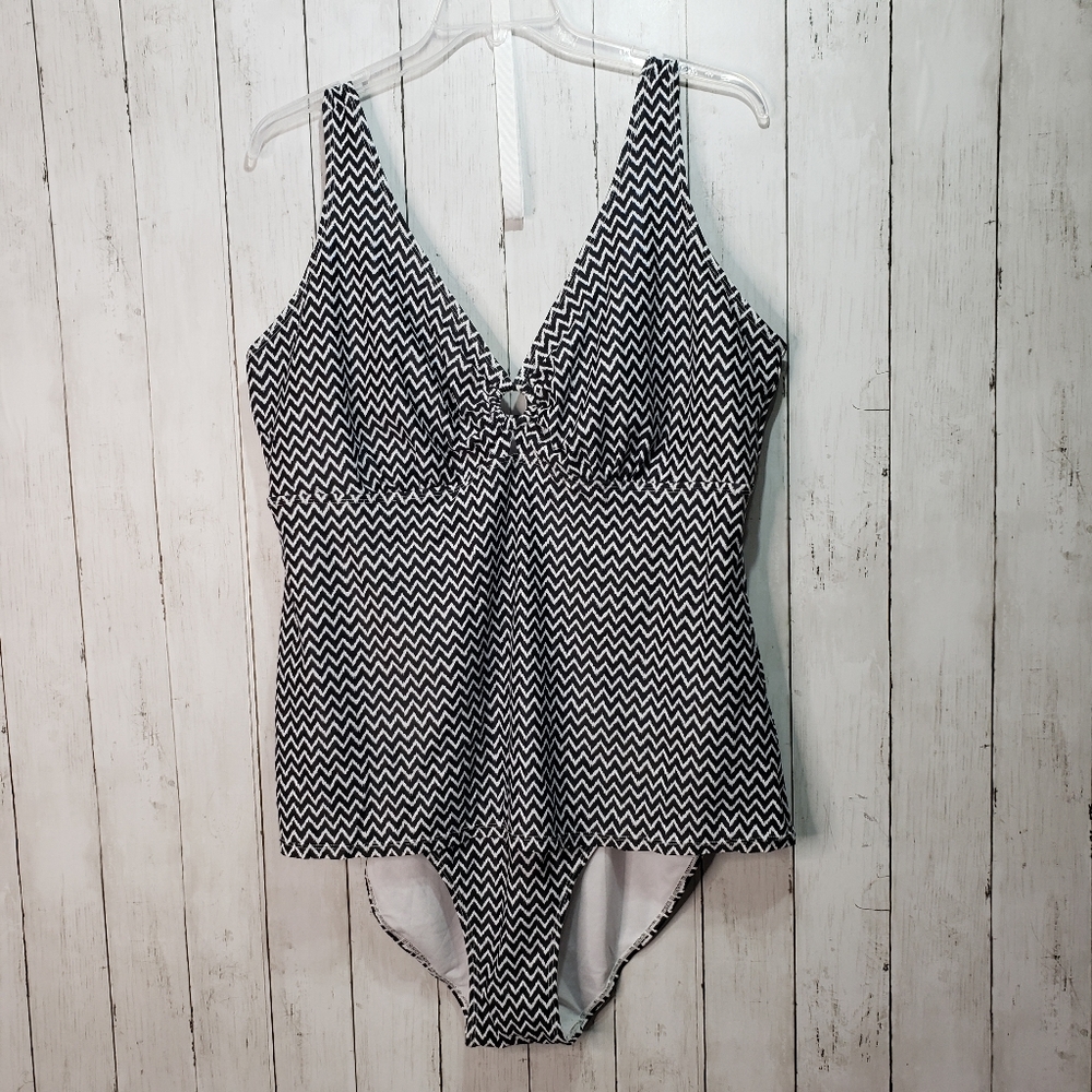Cromer Resort Wear Women's Black White Zig Zag